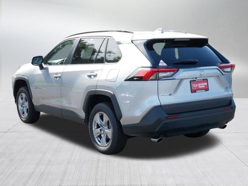 Used 2025 Toyota RAV4 XLE AWD/4WD image 5