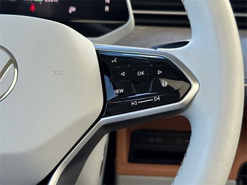 Certified 2025 Volkswagen ID. Buzz 1st Edition image 27