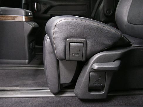Used 2025 Toyota Sienna Platinum AWD/4WD image 23