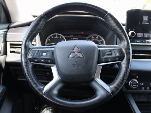 Used 2022 Mitsubishi Outlander SE image 30