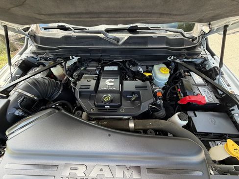 Used 2022 RAM 3500 Tradesman w/ Chrome Appearance Group AWD/4WD image 32