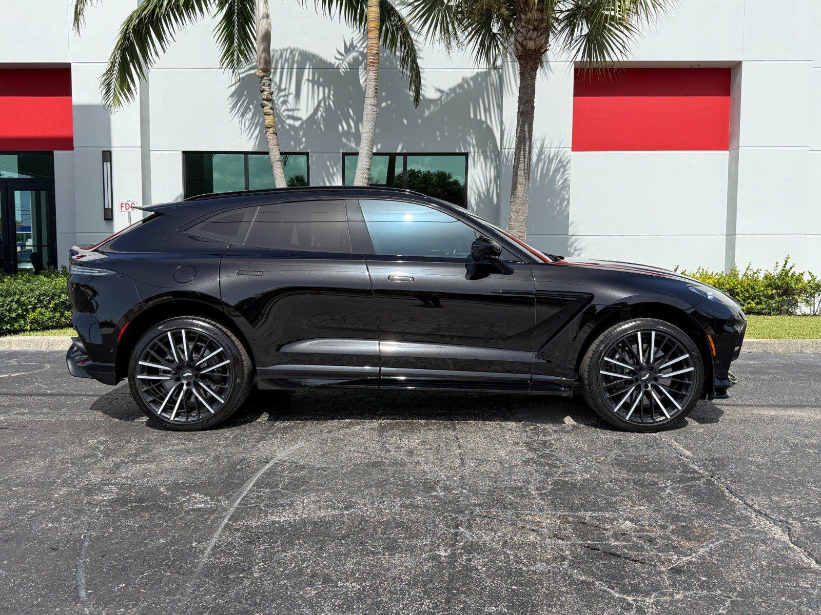 Used 2023 Aston Martin DBX 707 AWD/4WD image 2
