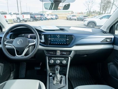 Certified 2023 Volkswagen Taos SE image 29