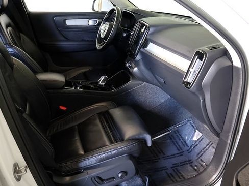 Used 2023 Volvo XC40 B5 Plus w/ Protection Package Premier AWD/4WD image 33