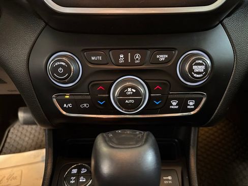 Used 2021 Jeep Cherokee Trailhawk w/ Technology Group AWD/4WD image 14