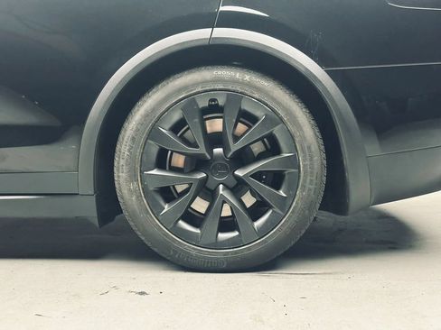 Used 2024 Tesla Model X AWD/4WD image 38