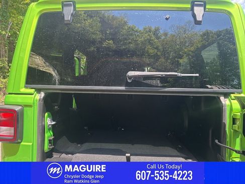 Used 2020 Jeep Wrangler Unlimited Sahara w/ Uconnect 4C Nav & Sound Group AWD/4WD image 32