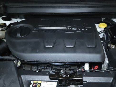 Used 2018 Jeep Cherokee Overland w/ Technology Group AWD/4WD image 38