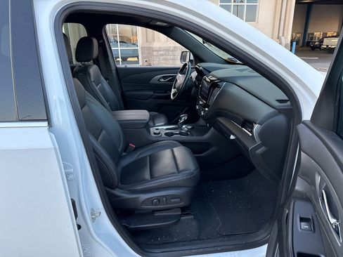 Used 2023 Chevrolet Traverse LT image 14