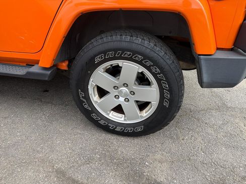 Used 2012 Jeep Wrangler Unlimited Sahara w/ Dual Top Group AWD/4WD image 10