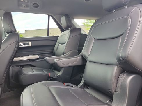 Used 2023 Ford Explorer XLT w/ Equipment Group 202A RWD image 11