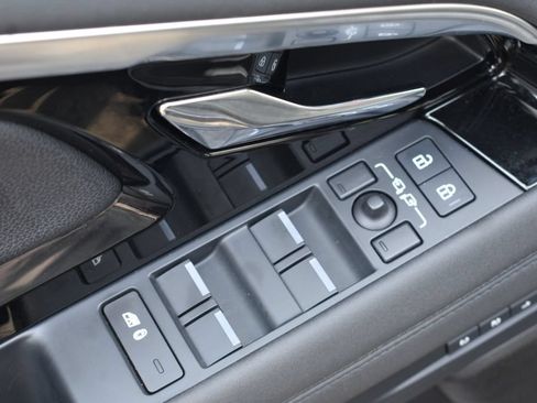 Used 2023 Land Rover Range Rover Evoque R-Dynamic SE AWD/4WD image 12