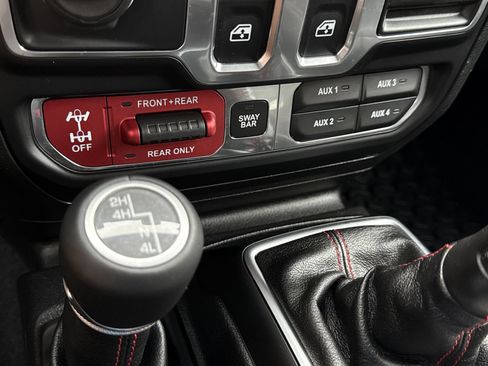 Used 2018 Jeep Wrangler Rubicon AWD/4WD image 25