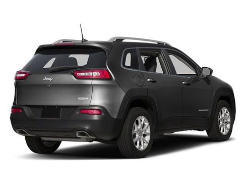 Used 2016 Jeep Cherokee Latitude FWD image 2