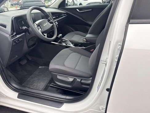 Used 2025 Kia Niro LX FWD image 18