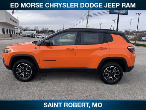 New 2026 Jeep Compass Trailhawk w/ Sun, Sound & Navigation Group AWD/4WD image 8