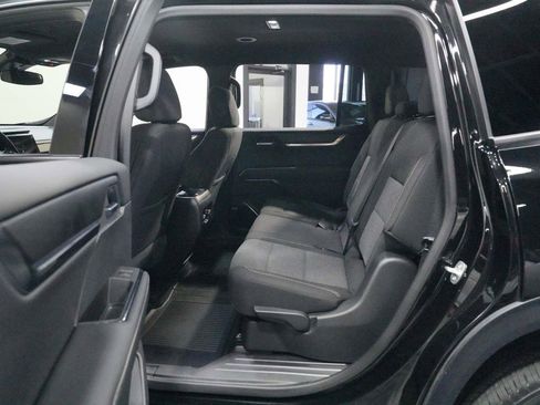Used 2025 GMC Acadia Elevation w/ LPO, All-Weather Package AWD/4WD image 30