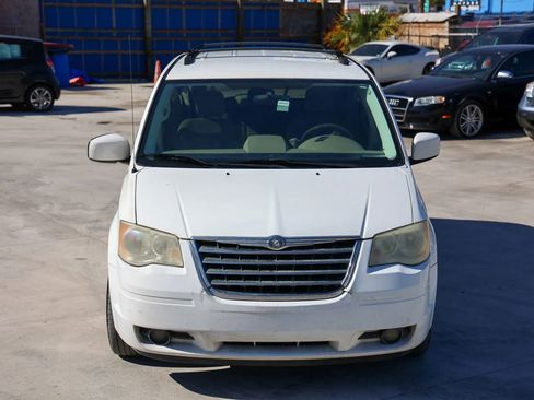 Used 2008 Chrysler Town & Country Touring image 10