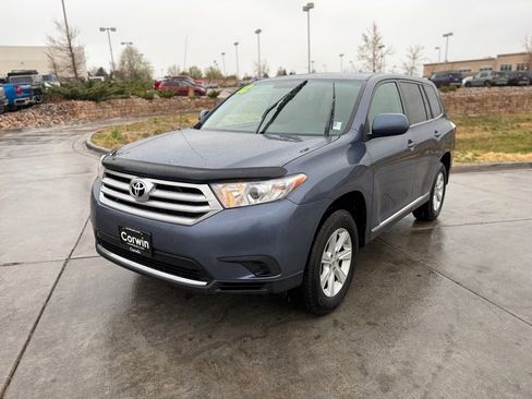 Used 2012 Toyota Highlander 4WD w/ Tow Pkg image 3