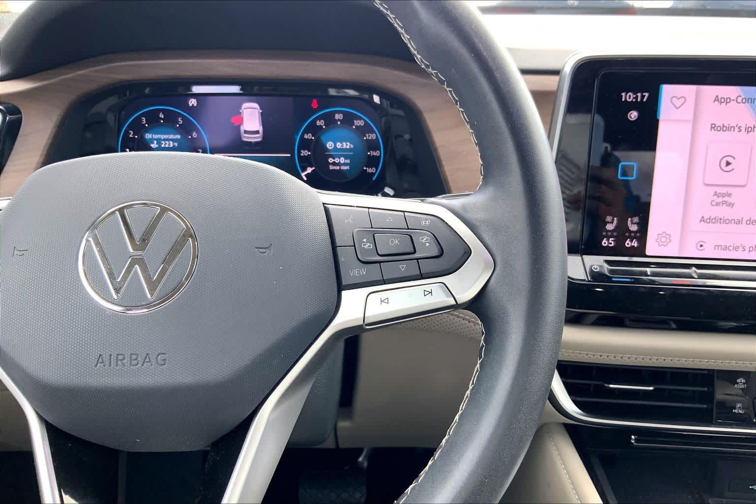 Used 2024 Volkswagen Atlas SE w/ Panoramic Sunroof Package FWD image 25