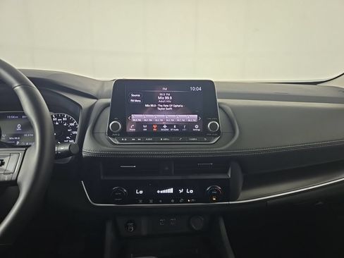 Used 2025 Nissan Rogue SV FWD image 10