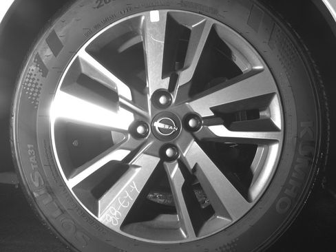 Used 2025 Nissan Versa SV FWD image 12