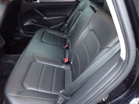 Used 2018 Volkswagen Passat 2.0T R-Line w/ R-Line Lighting Package image 22