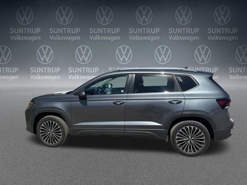 Used 2025 Volkswagen Taos SE FWD image 33