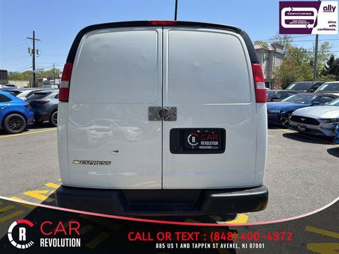 Used 2020 Chevrolet Express 3500 w/ Driver Convenience Package RWD image 5