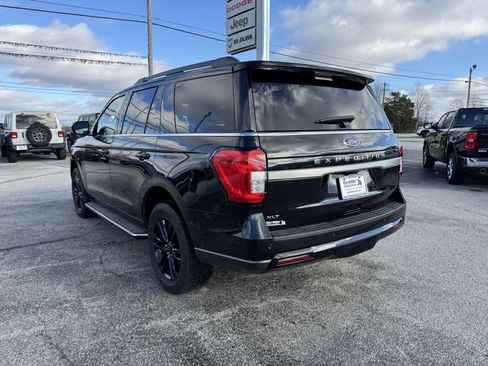 Used 2023 Ford Expedition XLT image 3