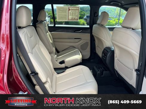 Used 2024 Jeep Grand Cherokee L Limited w/ Black Appearance Package AWD/4WD image 21