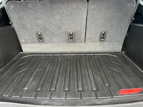 Used 2021 GMC Yukon XL SLT w/ SLT Luxury Plus Package image 16