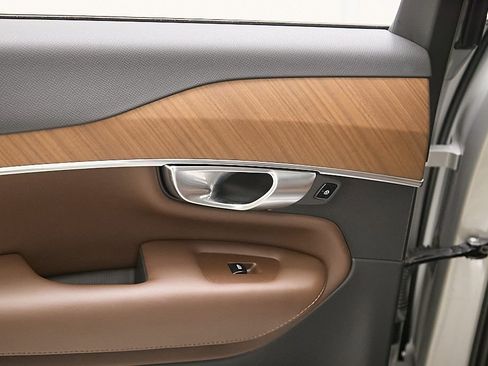 Used 2023 Volvo XC90 B6 Plus w/ Protection Package Premier image 19