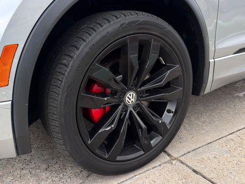 Used 2021 Volkswagen Tiguan SE R-Line image 13