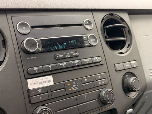 Used 2016 Ford F550 2WD Regular Cab Super Duty image 21