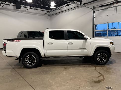 Used 2023 Toyota Tacoma TRD Sport image 2
