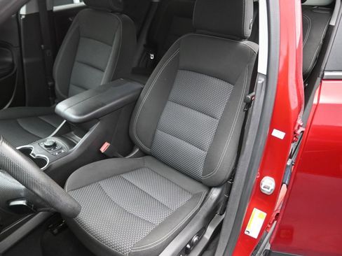 Used 2024 GMC Terrain SLE w/ Driver Convenience Package FWD image 11