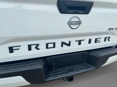 Used 2024 Nissan Frontier SV AWD/4WD image 17