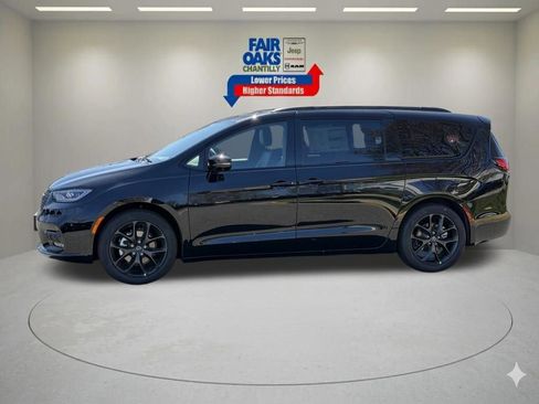 New 2026 Chrysler Pacifica Select image 10