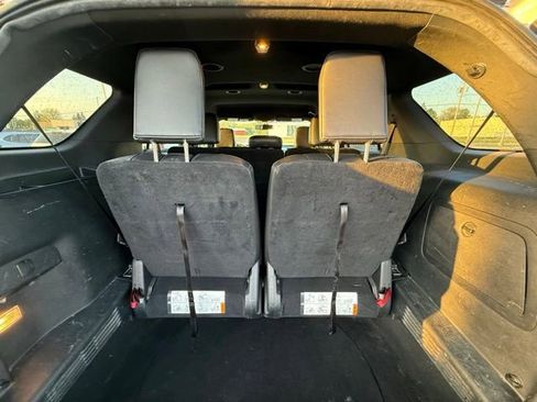 Used 2018 Ford Explorer XLT w/ Equipment Group 202A AWD/4WD image 30