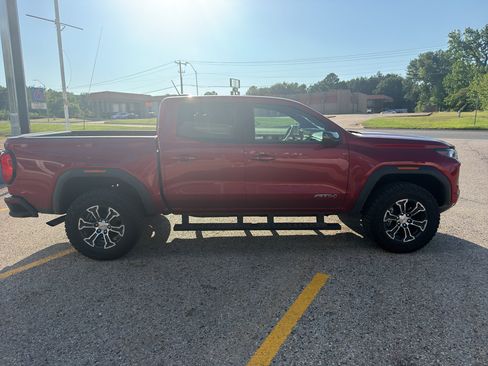 Used 2024 GMC Canyon AT4 w/ Technology Package AWD/4WD image 8