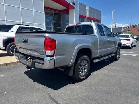 Used 2017 Toyota Tacoma SR5 w/ Tow Package AWD/4WD image 3