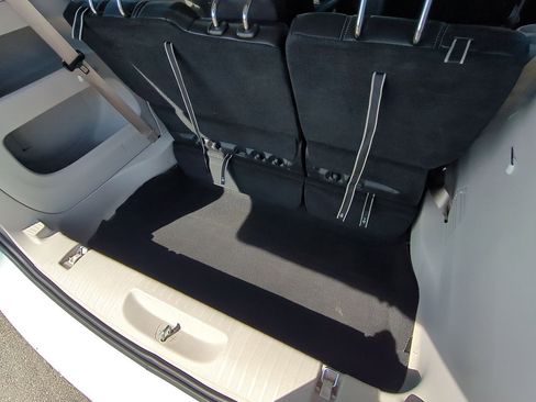 Used 2024 Chrysler Pacifica Touring-L image 23