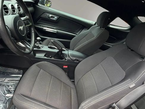 Used 2017 Ford Mustang Coupe RWD image 11