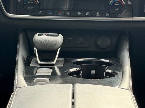 Used 2023 Nissan Rogue SL w/ SL Premium Package image 35