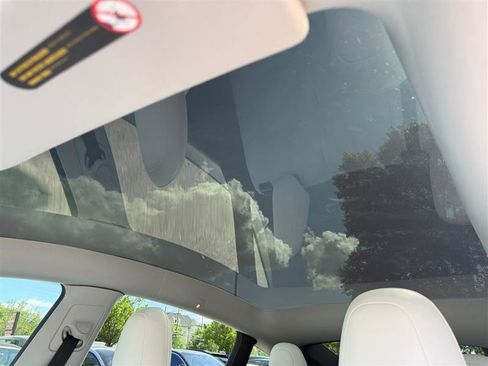 Used 2022 Tesla Model Y Long Range image 19