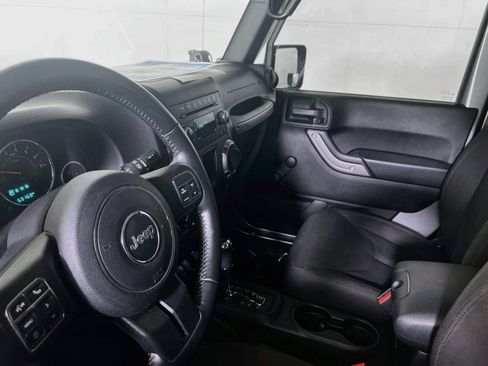 Used 2018 Jeep Wrangler Sport w/ Connectivity Group AWD/4WD image 19