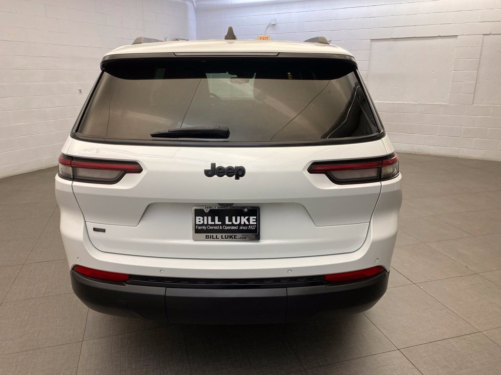 Used 2023 Jeep Grand Cherokee L Laredo RWD image 5