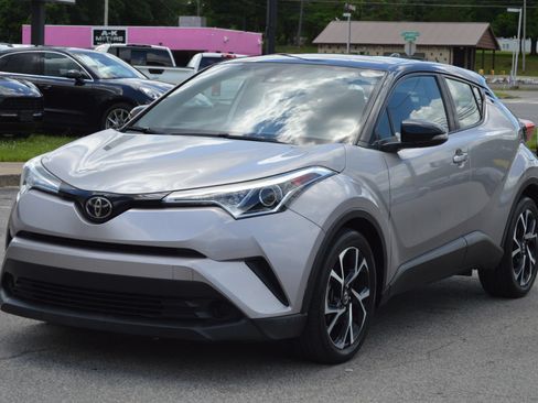 Used 2019 Toyota C-HR XLE FWD image 1