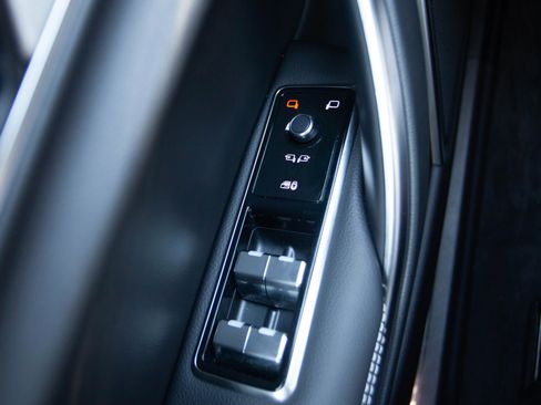 Used 2024 Jaguar XF R-Dynamic SE AWD/4WD image 19